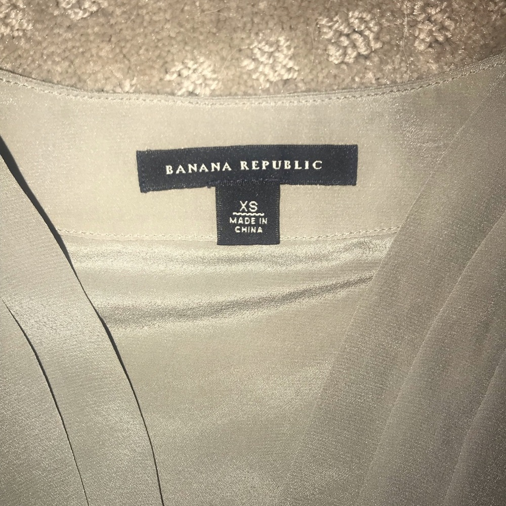 XS Gray Banana Republic Silk Blouse